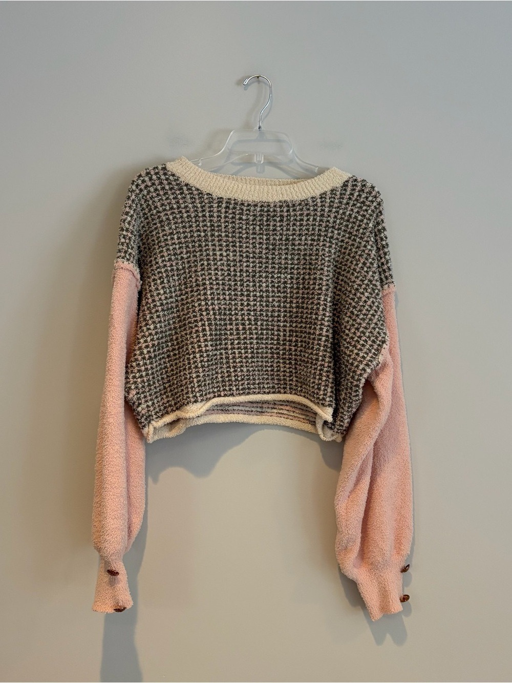 POL Cropped Houndstooth Sweater with Pink Sleeves Size L